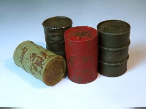 1/35 oil drums with rust effect and paint chipping.